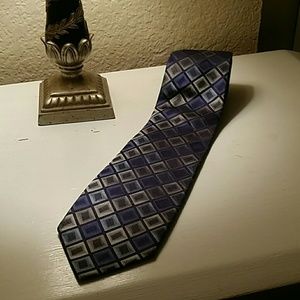 Silk tie by Van Heusen